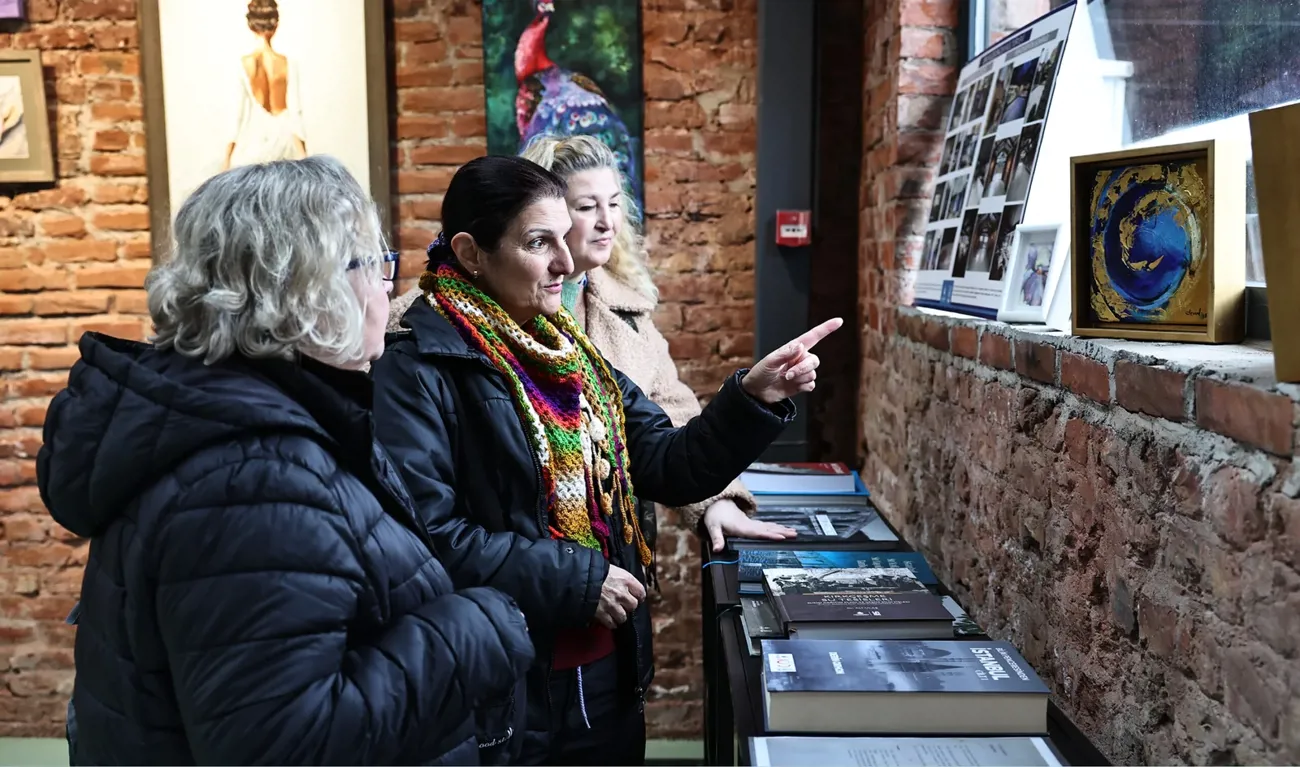 İSKİ Kuzguncuk Kültür Evi’nde “Fırçamdan Yansıyanlar” Resim ve Çini Sergisi