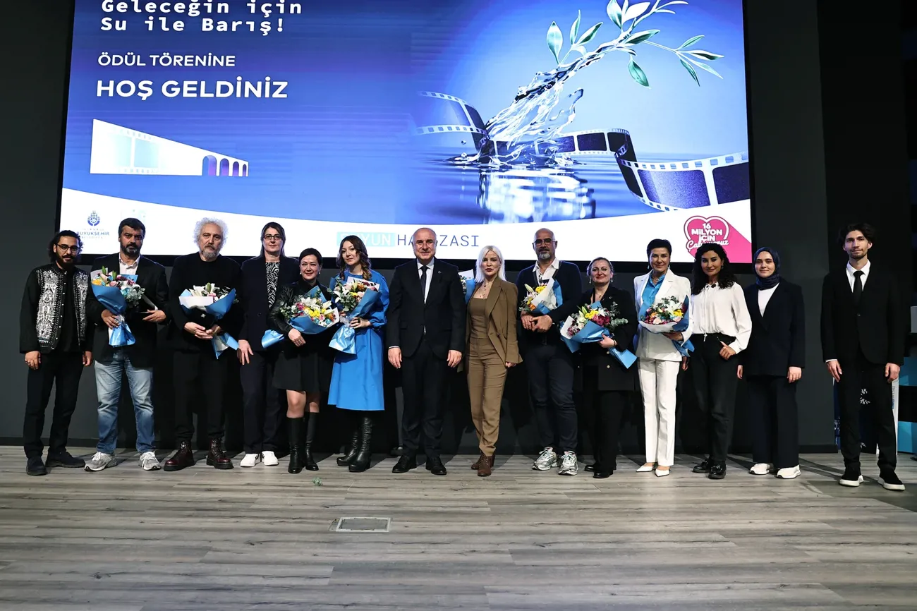 Çocuk Gibi Saf, Su Gibi Temiz” Sergisi Kuzguncuk’ta Hayat Buldu!